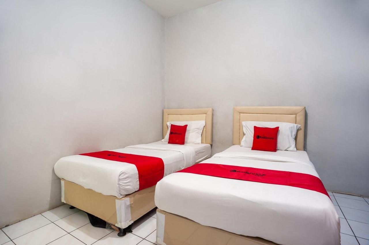 Reddoorz Near Margonda Raya Hotel Depok Exterior photo