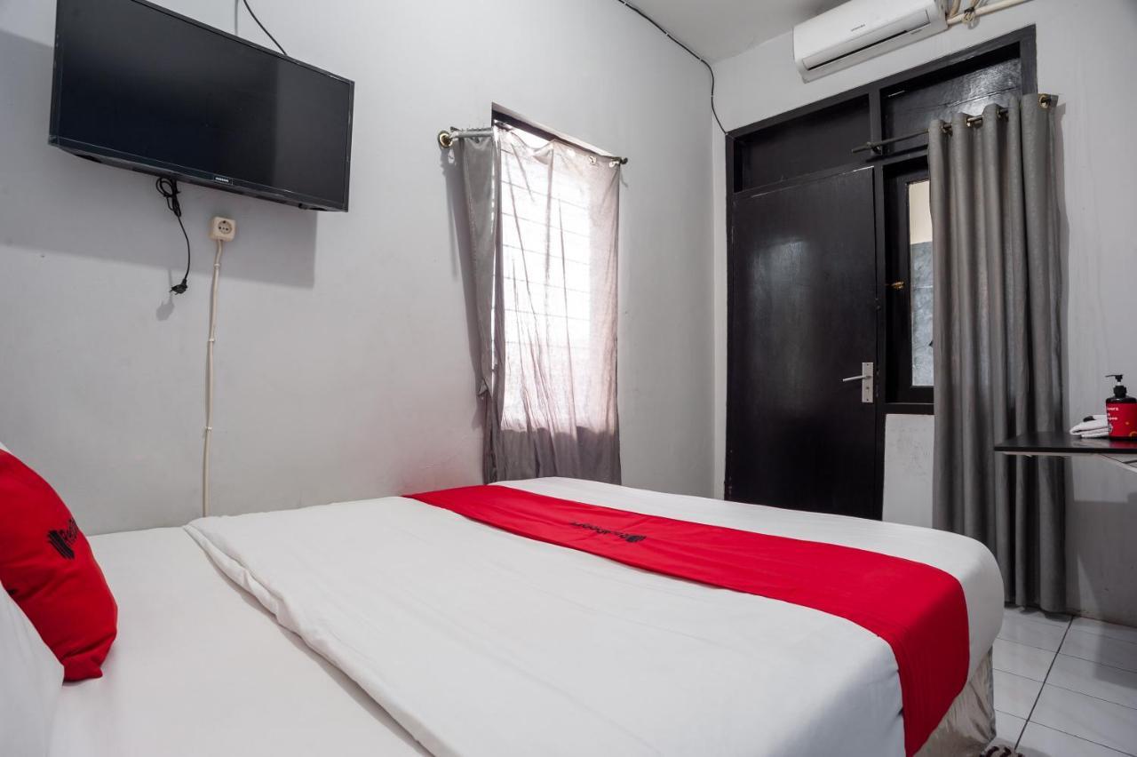 Reddoorz Near Margonda Raya Hotel Depok Exterior photo
