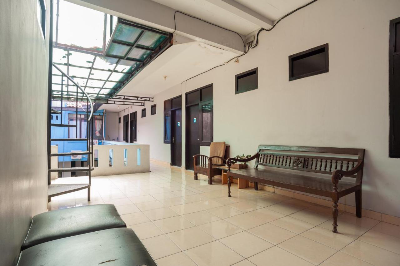 Reddoorz Near Margonda Raya Hotel Depok Exterior photo